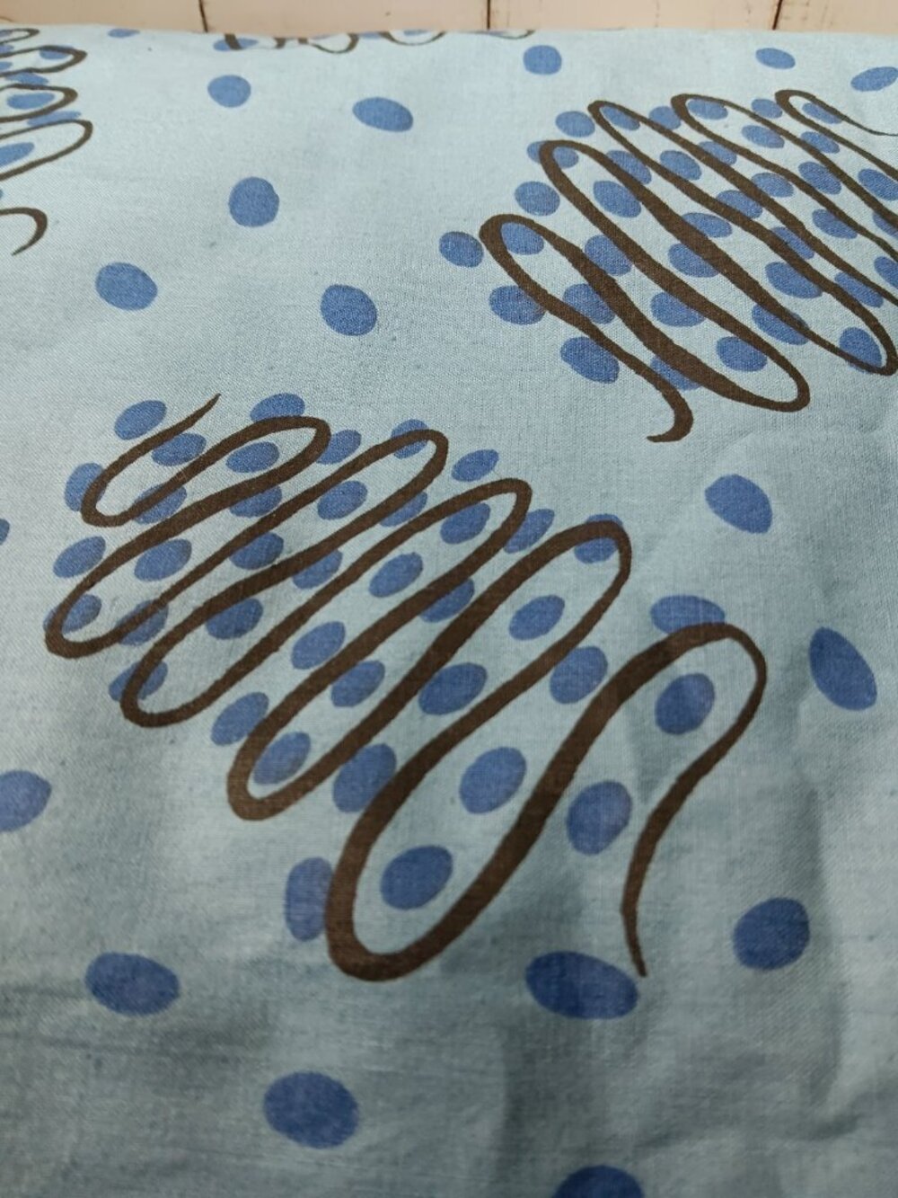 Vintage Sheeting Fabric Mid-Century Sheeting Squiggle and Dots 4-7/8 yds x 35" - Picture 4 of 8